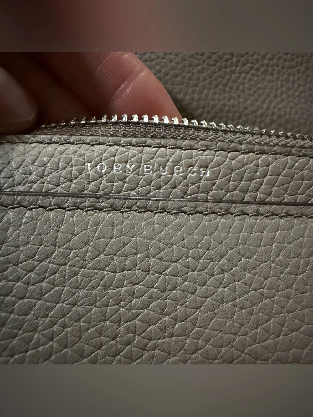 Tory Burch Britten Pebbled Leather Smartphone Wallet Wristlet Clutch Gray Silver